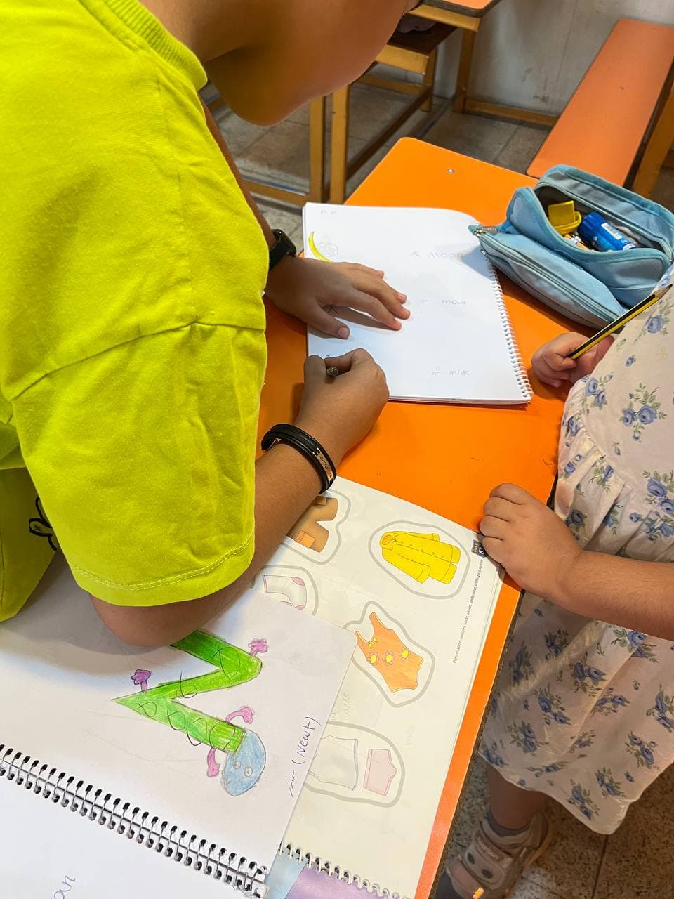 آموزشگاه زبان های خارجی مستقیم